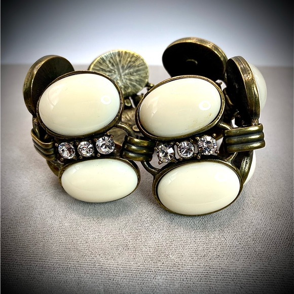 Vintage Gerard Yosca brass Tone Lucite Cabochons with crystals 6 panel Bracelet - Picture 1 of 8